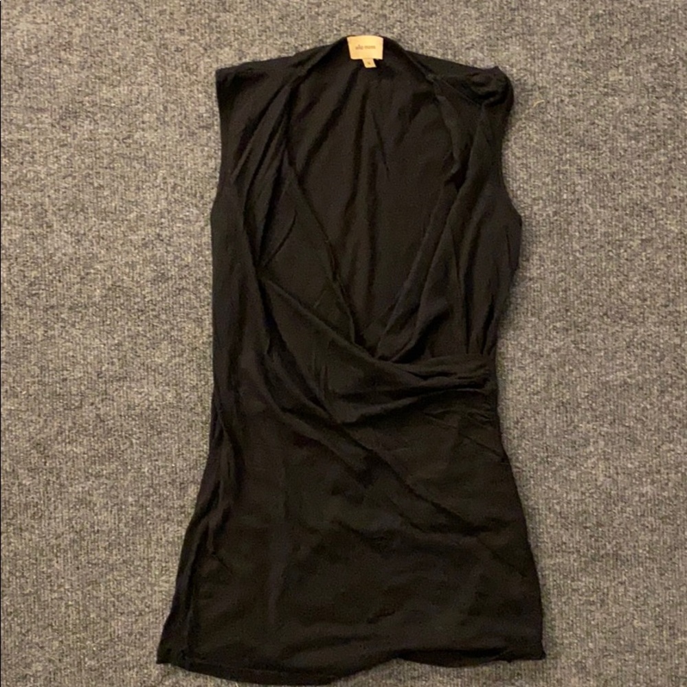 Fitted black tank